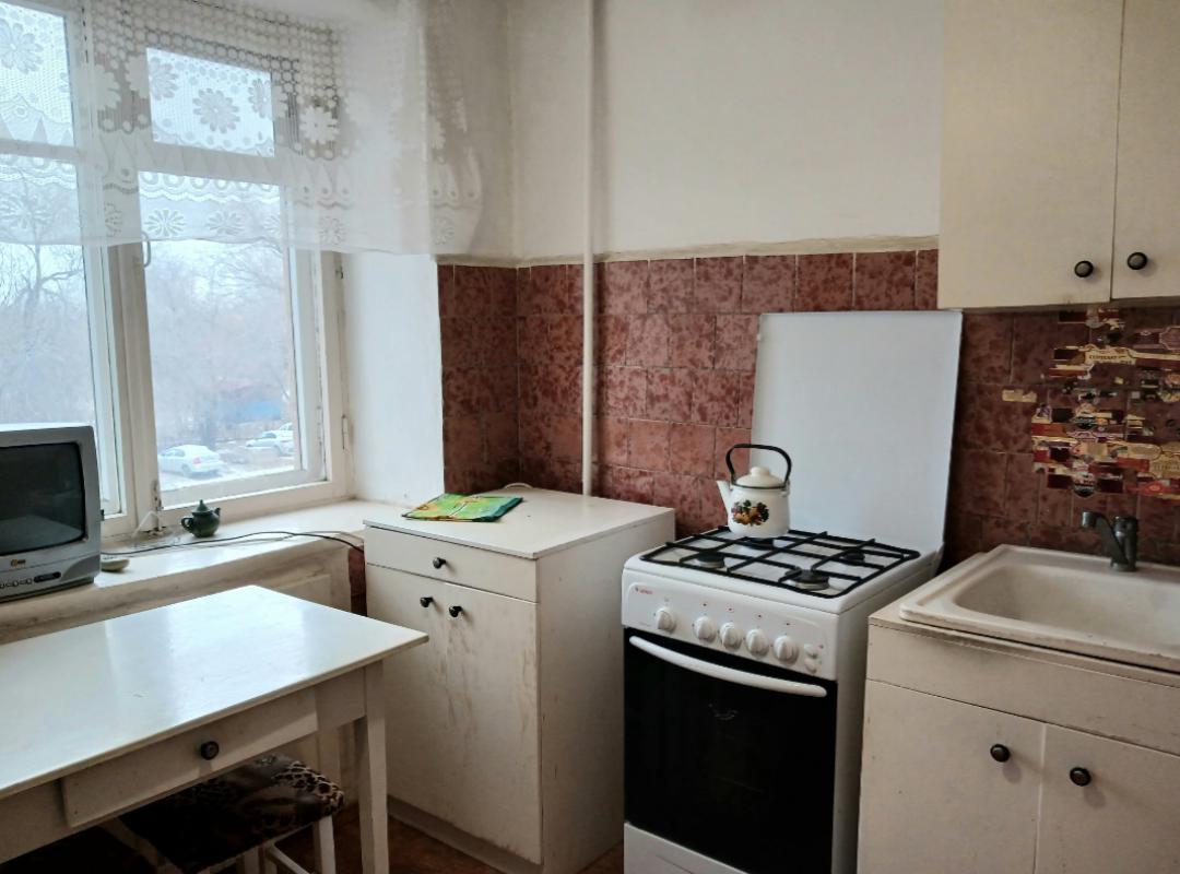 Продается теплая и светлая 3-комнатная квартира в пятиэтажном кирпичном доме на улице Ленина дом 56А - Гай