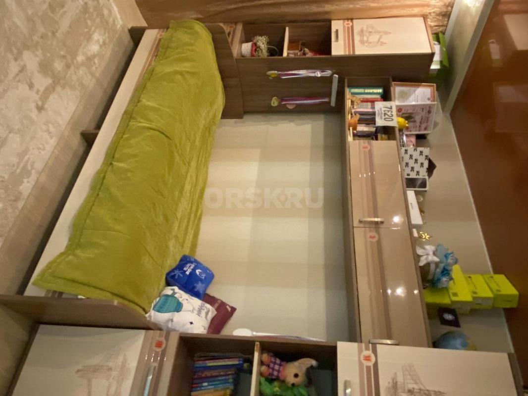 продам стенка молодежная "Британия"+ стол, 
фабрика Давита, 
б/у в отличном сост - Орск