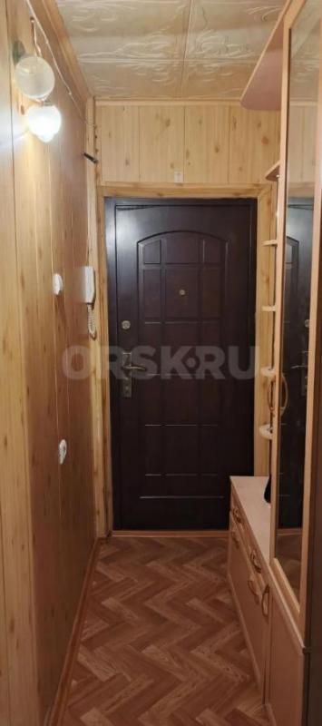 Сдам 2х ком кв , очень тёплая, балкон утеплённый, с мебелью и необходимой техникой, на длительный ср - Орск