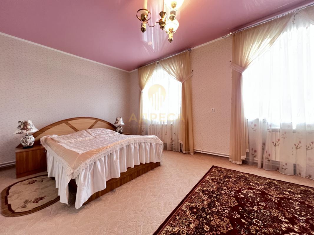 Продаётся 2-х этажный дом с земельным участком площадью 9 соток. - Кувандык