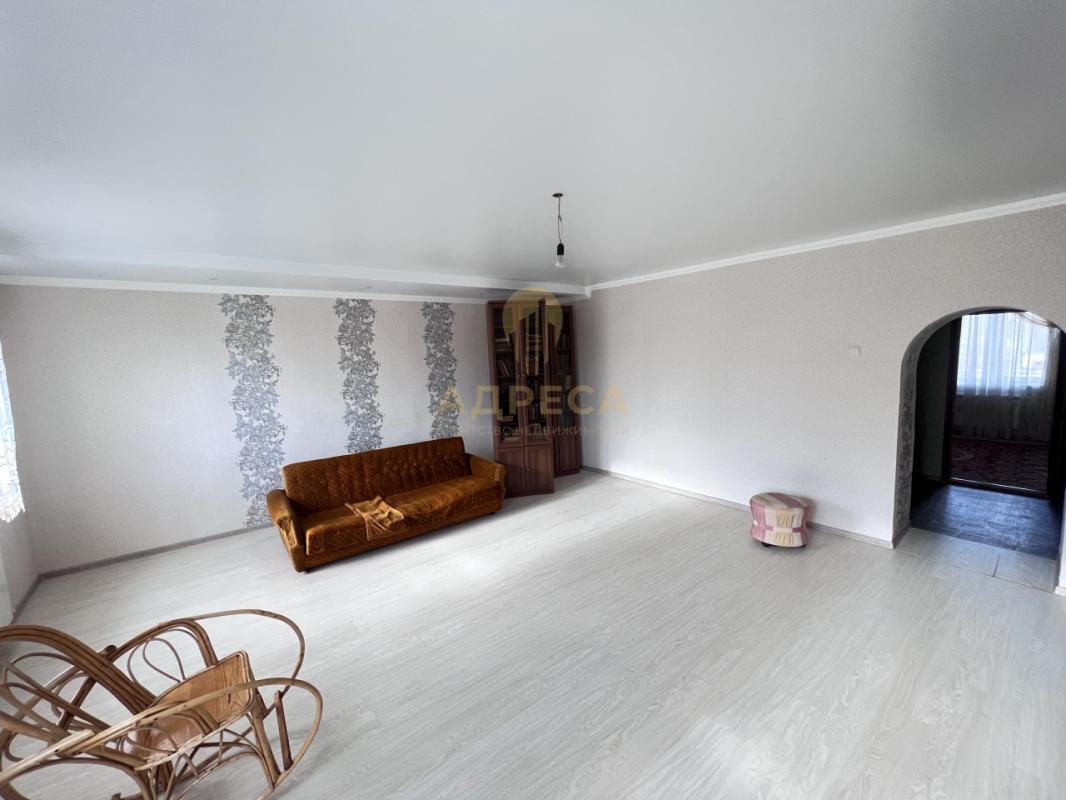 Продаётся 2-х этажный дом с земельным участком площадью 9 соток. - Кувандык