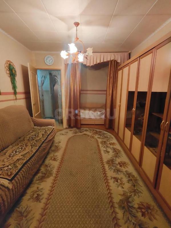 Продаётся теплая 2-х комнатная квартира, планировка распашонка, по ул. - Орск