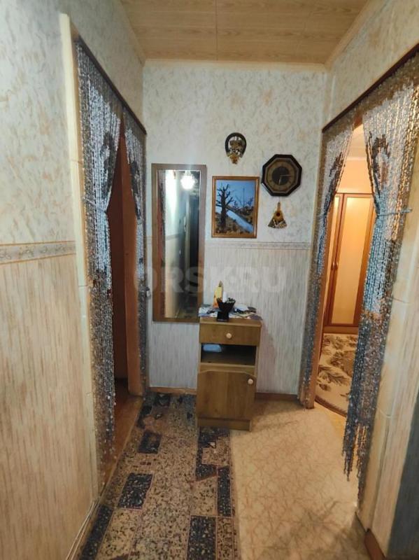 Продаётся теплая 2-х комнатная квартира, планировка распашонка, по ул. - Орск