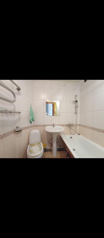 Продается 1-комнатная квартира  с хорошим ремонтом по адресу:  г. - Новотроицк