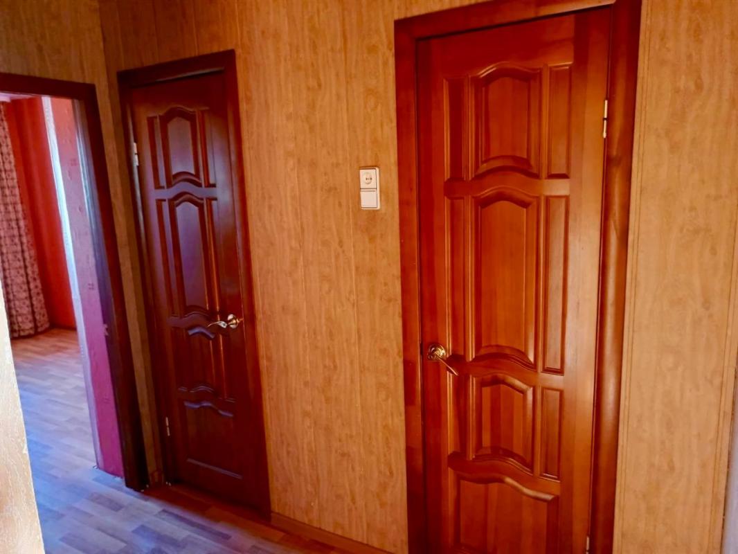 Продам трехкомнатную квартиру улучшенной планировки (большая кухня) - это отличный выбор для больших - Гай