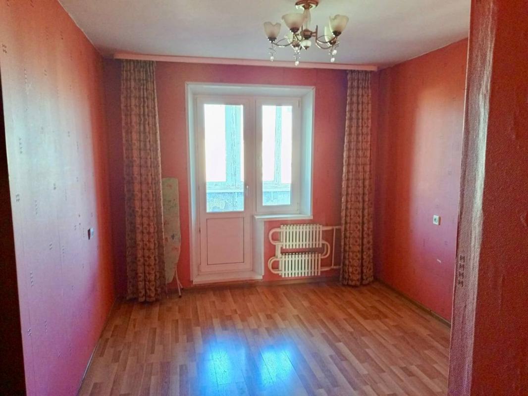 Продам трехкомнатную квартиру улучшенной планировки (большая кухня) - это отличный выбор для больших - Гай