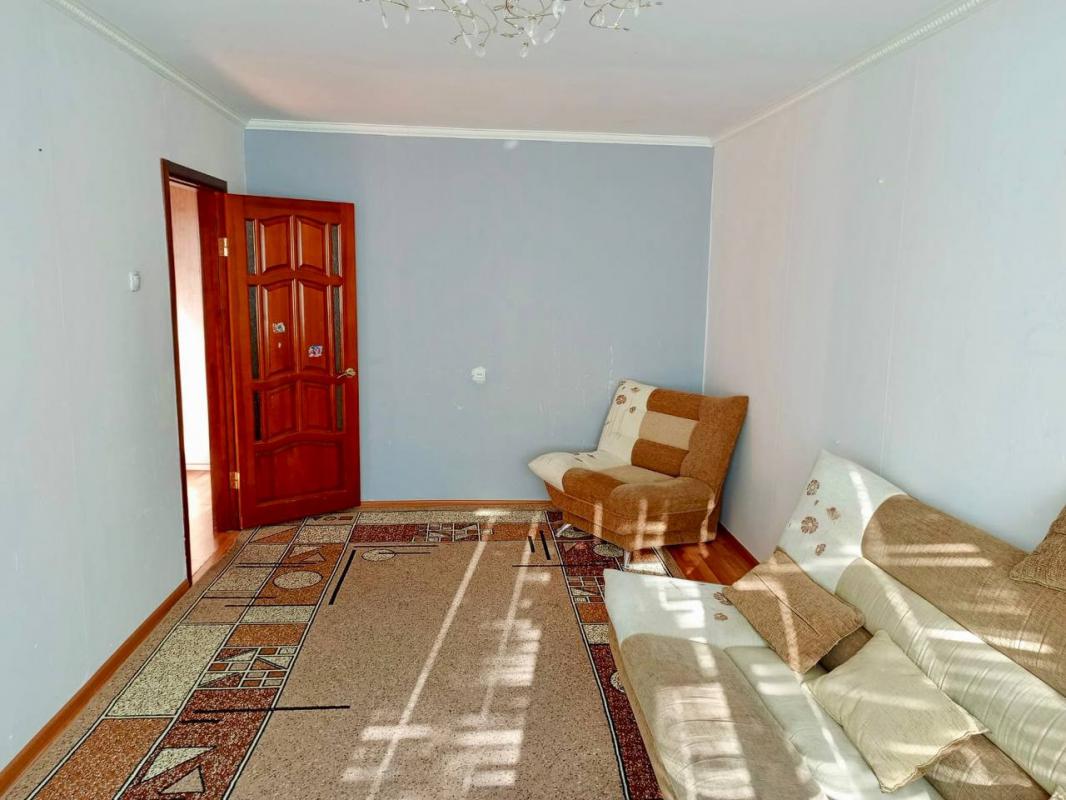 Продам трехкомнатную квартиру улучшенной планировки (большая кухня) - это отличный выбор для больших - Гай