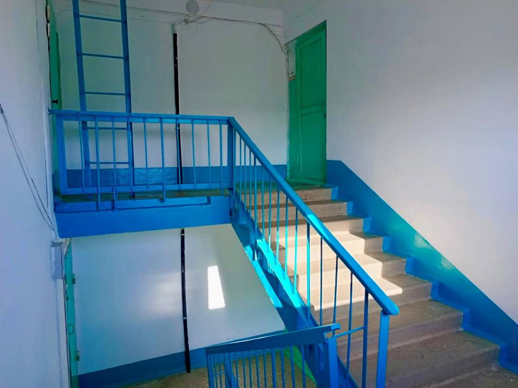 Продам трехкомнатную квартиру улучшенной планировки (большая кухня) - это отличный выбор для больших - Гай