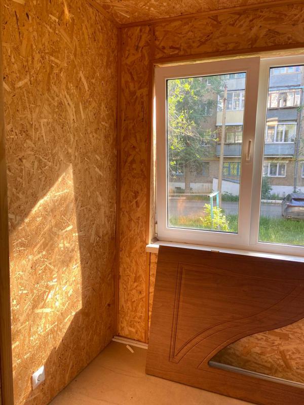 Продается уютная двухкомнатная квартира в кирпичном доме на первом (высоком) этаже. - Гай