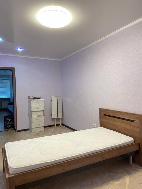 Продается уютная двухкомнатная квартира в кирпичном доме на первом (высоком) этаже. - Гай