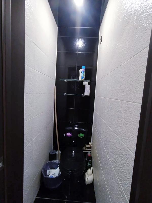 ПРОДАËТСЯ 2-Х КОМНАТНАЯ КВАРТИРА, В ЦЕНТРЕ ГОРОДА, НА 2 - ЭТАЖЕ, 5 - ТИ ЭТАЖНОГО КИРПИЧНОГО ДОМА, СО - Новотроицк