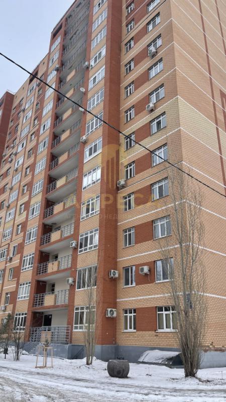 В продаже двухкомнатная квартира в кирпичном доме, расположенная на 3 этаже 14-ти этажного дома. - Оренбург