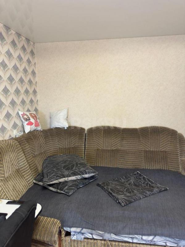 Продам 1 комнатную квартиру. 5/5 этаже кирпичного дома.
1-ый этаж дома магазин 
Дом кирпичный. - Орск