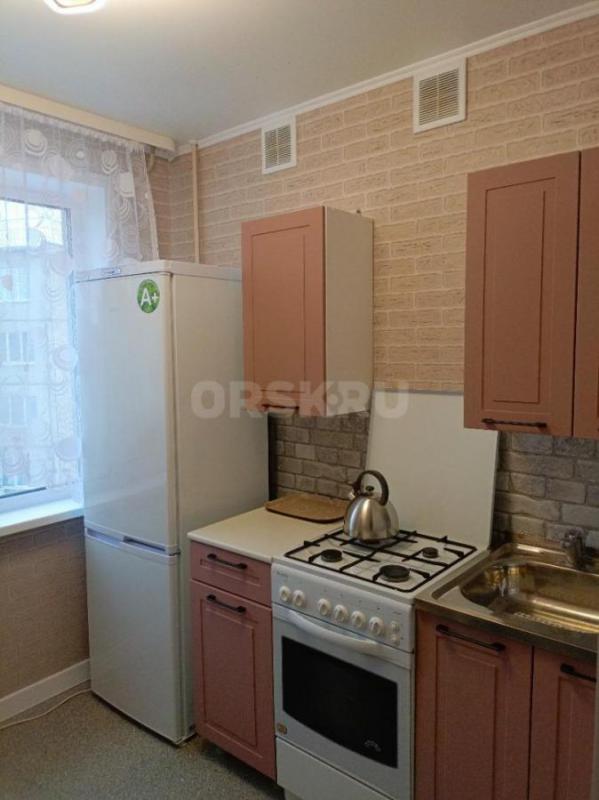 Сдам 1 комнатную квартиру на длительный срок в центре города после капитального ремонта. - Орск