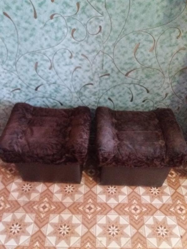 Пуфик винтаж ссср,каркас из натурального дерева,обит кожзамом,открывается,внутри место для хранения, - Новотроицк