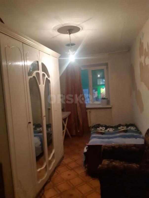 Продам квартиру в центре города площадью 57 квадратов, второй этаж пятиэтажного дома. - Орск