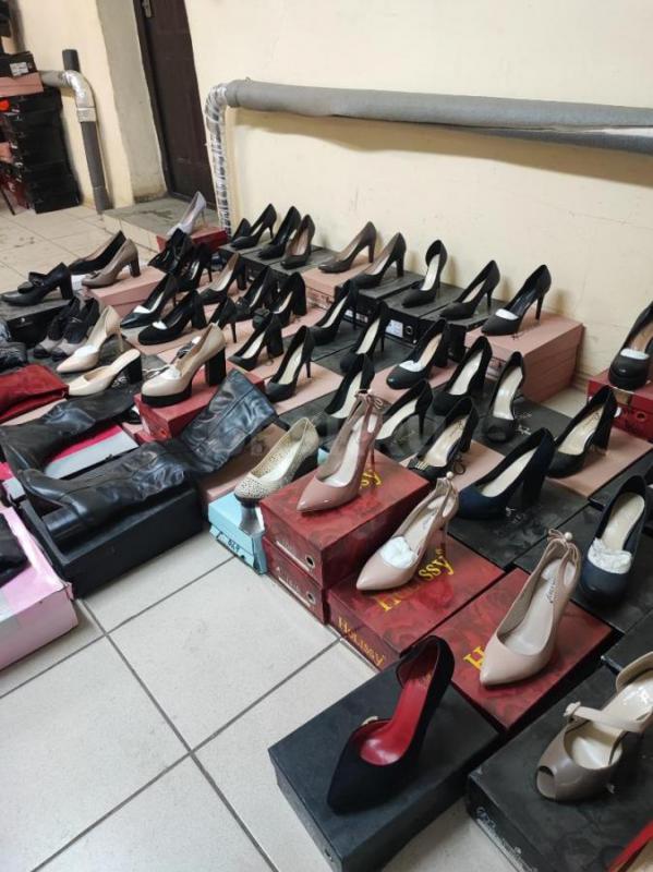 Продаю товарный остаток 600-700 пар обуви,за пару выходит 250₽,быстрым готов буду ещё уступить,обувь - Орск