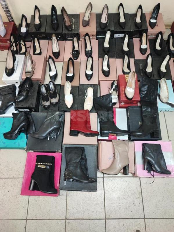 Продаю товарный остаток 600-700 пар обуви,за пару выходит 250₽,быстрым готов буду ещё уступить,обувь - Орск