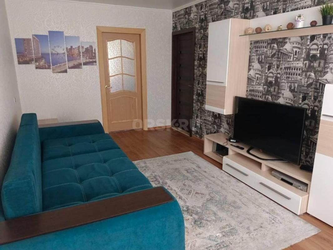 Продается 2-х комнатная квартира по адресу: ул. - Орск