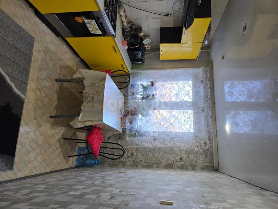 Продам 3к кв улучшенный планировки на остановке "Рябинушка",2 этаж, с развитой инф - Орск