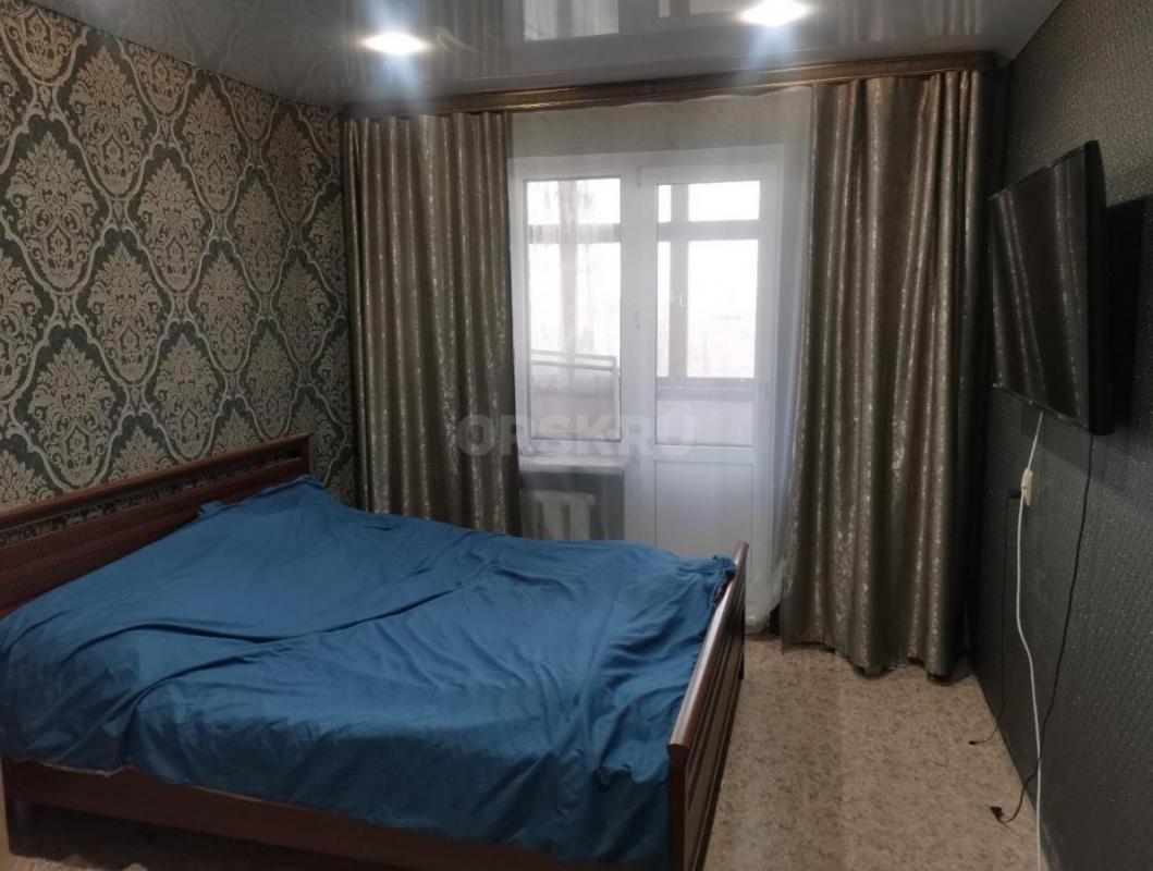 Продам 3к кв улучшенный планировки на остановке "Рябинушка",2 этаж, с развитой инф - Орск