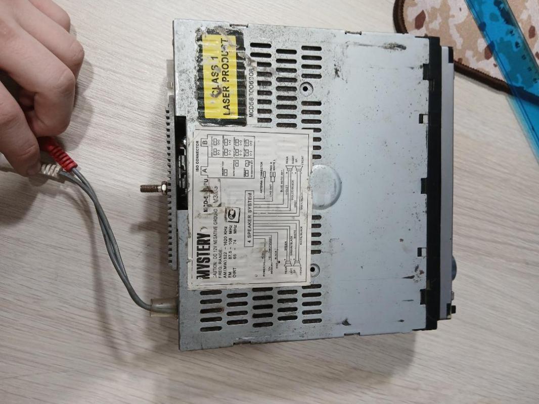 Продам оригитальную магнитолу , аукс , усби , дисковод всё работает , в отличном состоянии. (Провода - Новоорск