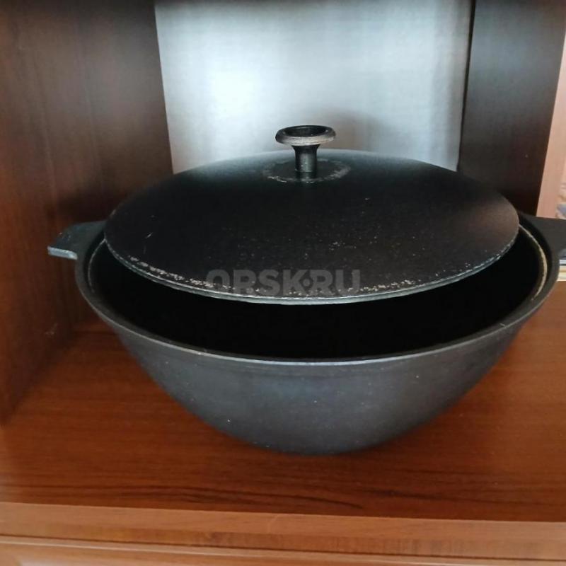 Казан(примерно 3 литра)чугун,был в эксплуатации недолго,отл.состояние. - Орск