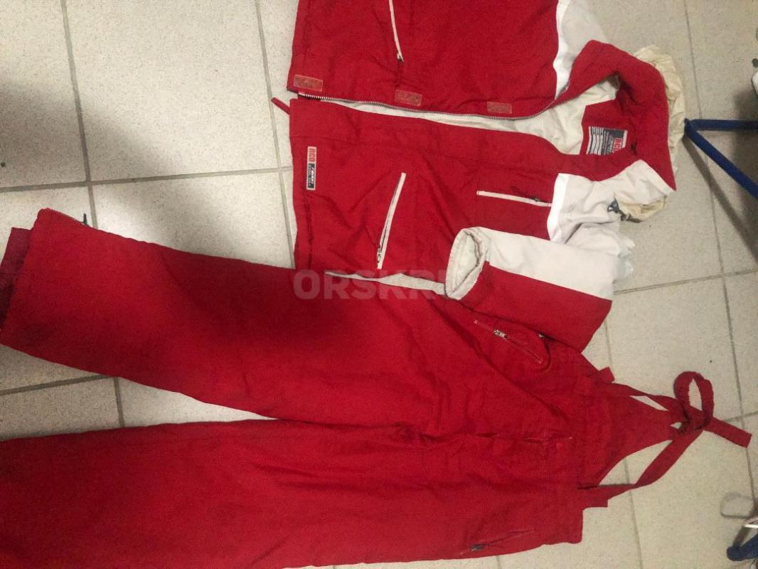 куртку ветровку на флисе размер 46-48 в хорошем состоянии цена 500 руб и костюм прогулочный (лыжный) - Орск