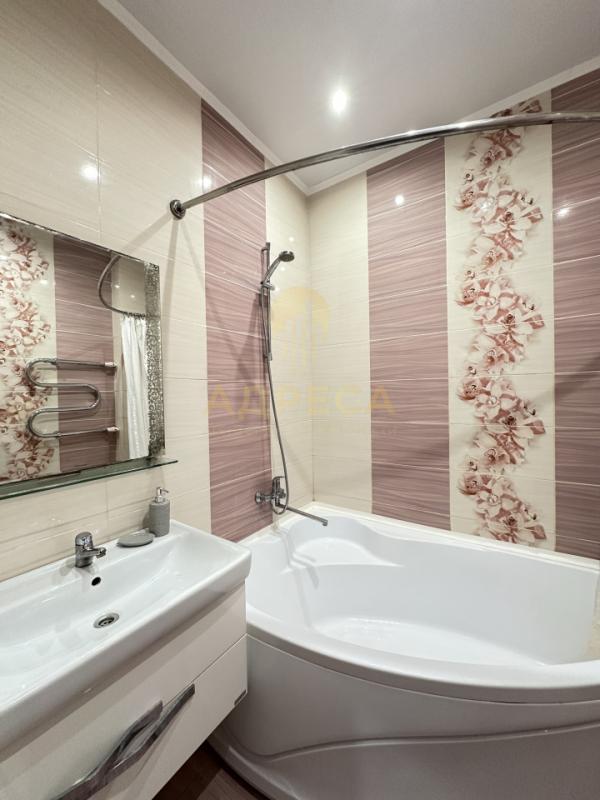 Продаётся просторная трёхкомнатная квартира на комфортном 9 этаже. - Оренбург