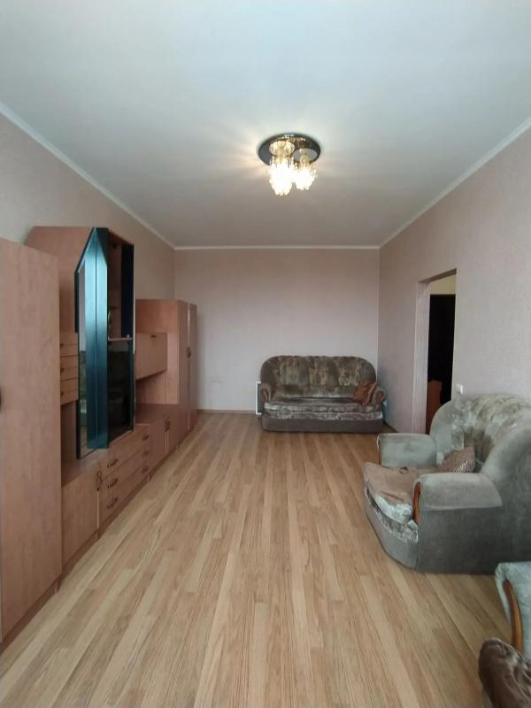 КОМНАТНАЯ КВАРТИРА, В ОДНОМ ИЗ ЭЛИТНЫХ ДОМОВ СТАРОГО ТИПА, 
ПО АДРЕСУ : Г. - Новотроицк