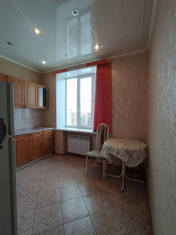 КОМНАТНАЯ КВАРТИРА, В ОДНОМ ИЗ ЭЛИТНЫХ ДОМОВ СТАРОГО ТИПА, 
ПО АДРЕСУ : Г. - Новотроицк