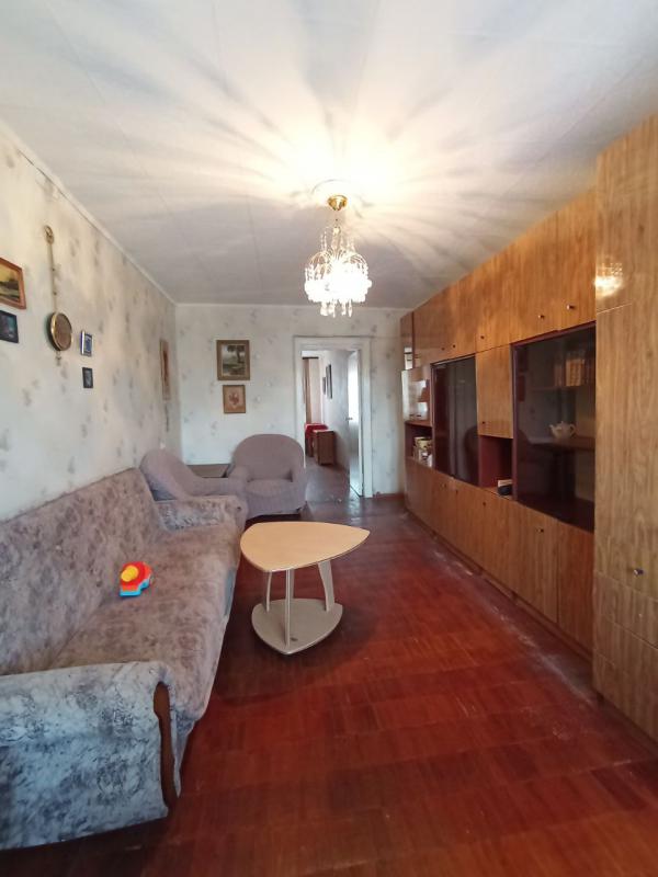 Продается  2-комнатная квартира по адресу:  г. - Новотроицк