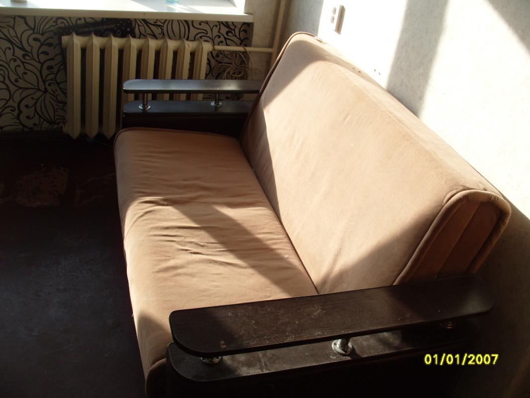 сдам  на длительный срок  трехкомнатную  квартиру -маломерку, очень теплая , есть  диван , холодильн - Новотроицк