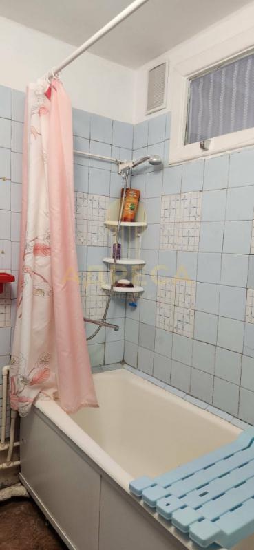 Продается трехкомнатная квартира!📍 Расположение: Удобный первый этаж, рядом школа, детские сады и ос - Оренбург