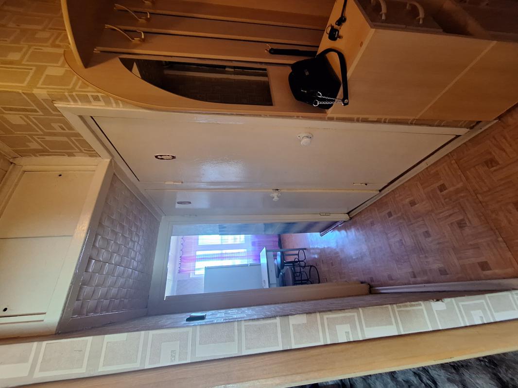 Продам, теплая уютная квартира, планировка распашонка, Балкон, окна на две стороны, вся инфраструкту - Новотроицк