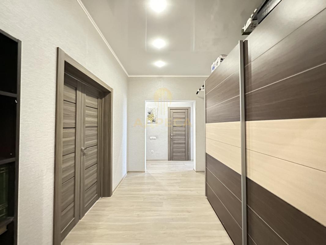 Продаётся просторная трёхкомнатная квартира на комфортном 9 этаже. - Оренбург