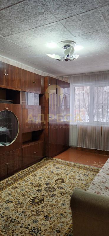 Продается трехкомнатная квартира!📍 Расположение: Удобный первый этаж, рядом школа, детские сады и ос - Оренбург