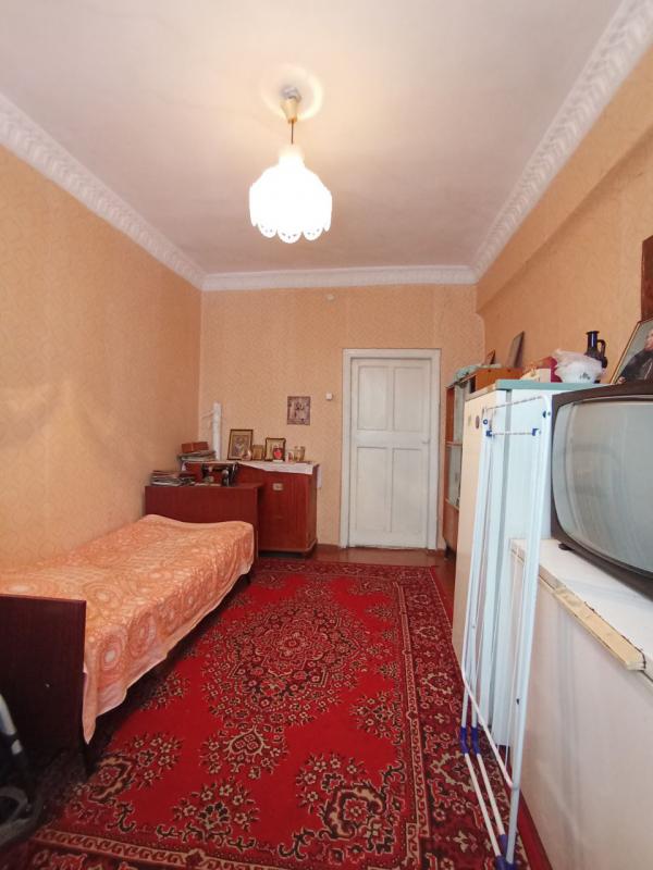 Успейте купить большую  3-комнатную квартиру по адресу:  г. - Новотроицк