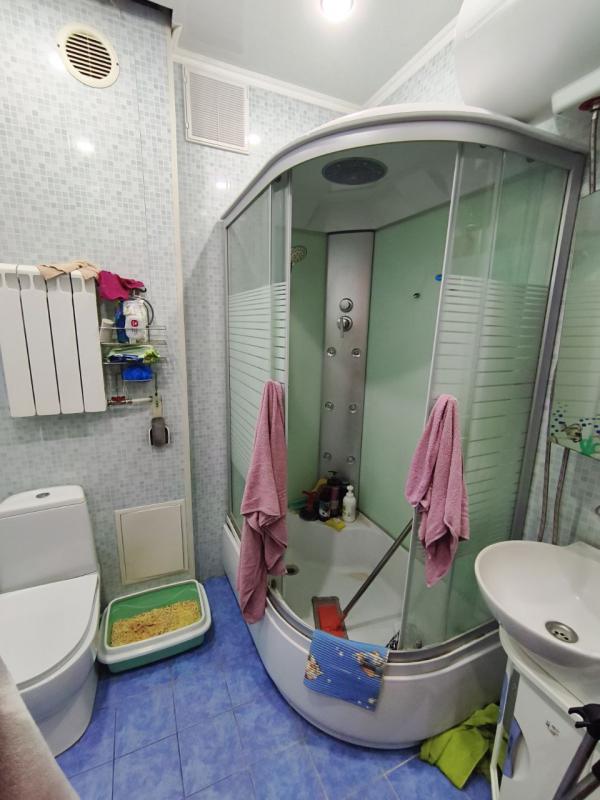 Продается 2-комнатная квартира по адресу: г. - Новотроицк