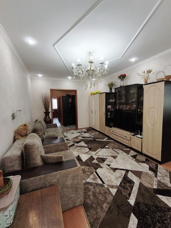 Продается 2-комнатная квартира по адресу: г. - Новотроицк