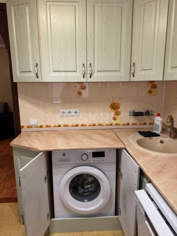 Сдам на длительный срок 2-х комнатную квартиру на втором этаже на пл. - Орск