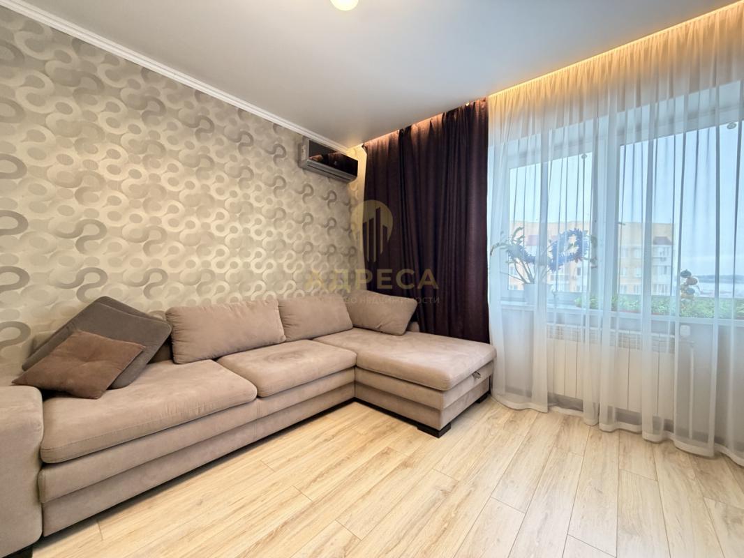 Продается квартира, полностью с ремонтом, расположенная на 14-м этаже 17 этажного дома. - Оренбург