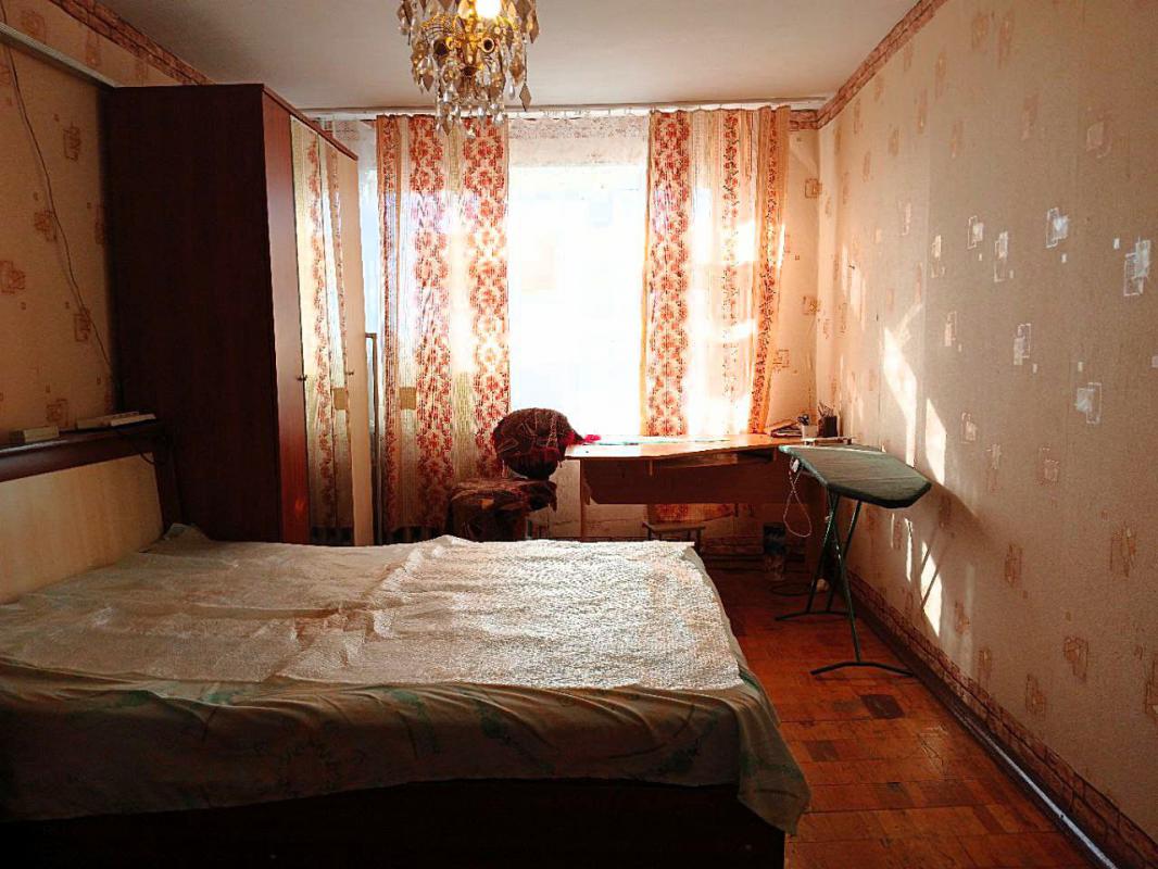 Продается трехкомнатная квартира с раздельными ходами  по адресу г. - Новотроицк