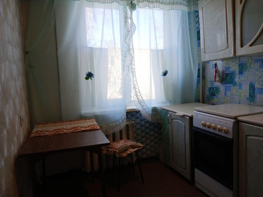 Продается трехкомнатная квартира с раздельными ходами  по адресу г. - Новотроицк