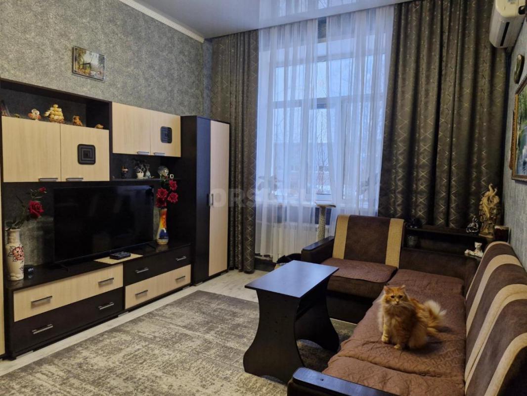 Продам 1 комнатную квартиру, состояние хорошее, высокие потолки (3.5 м). - Орск