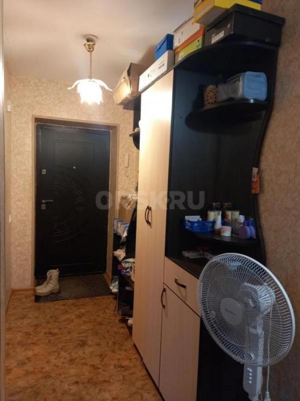 Сдам на длительный срок двухкомнатную квартиру улучшенной планировки, район ул. - Орск