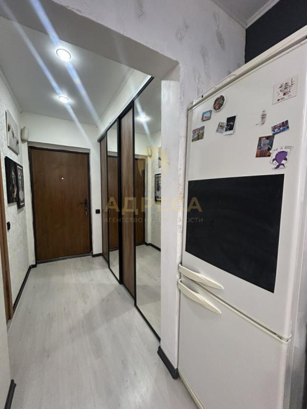 продается просторная, светлая студия, в отличном районе&hellip; школа, сад, магазины все в шагов - Оренбург