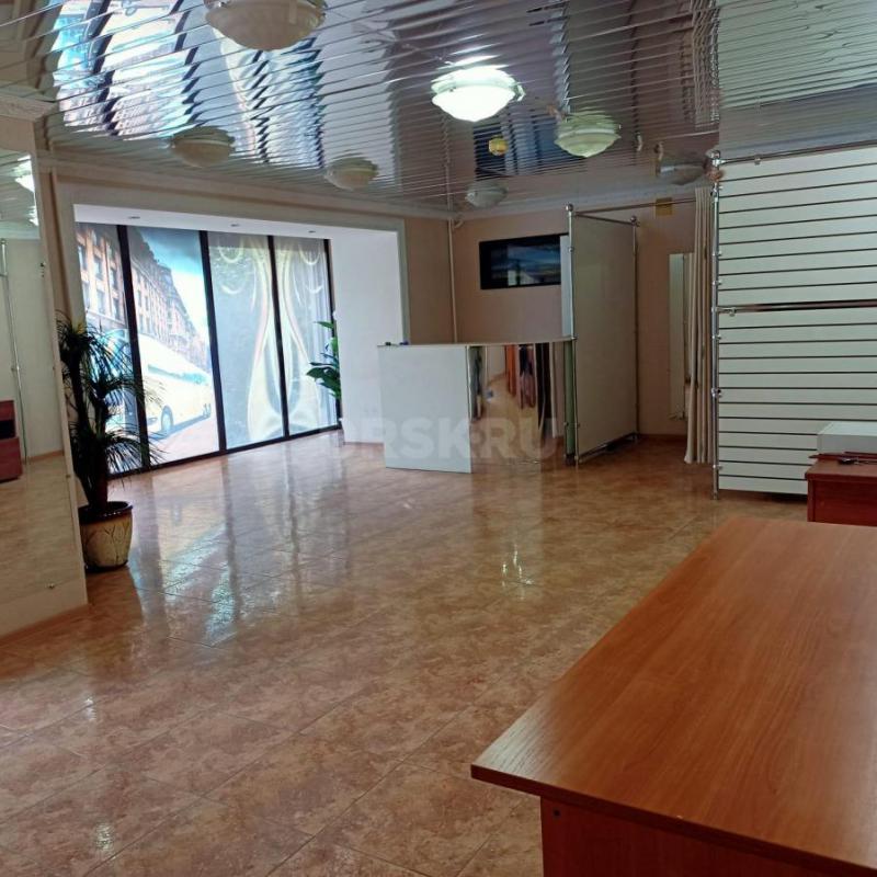 Сдаётся в аренду нежилое помещение (бывший магазин женской одежды) 49.4кв. - Орск