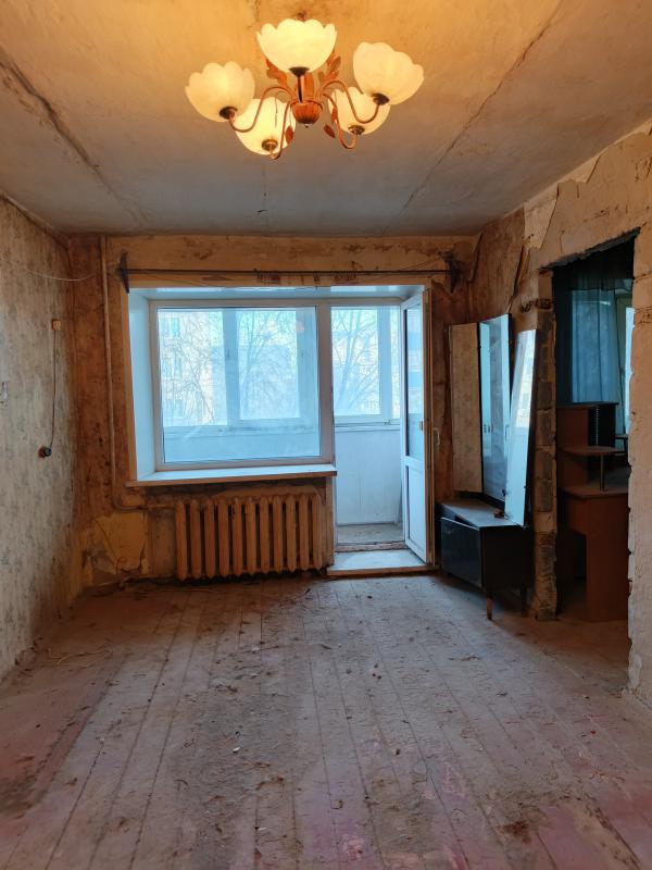 Продается 2-комнатная под ремонт. - Новотроицк