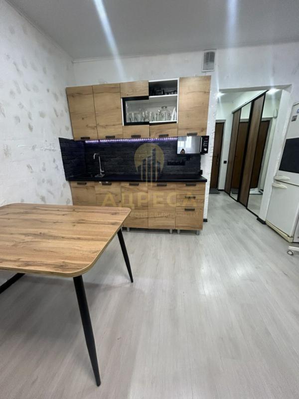 продается просторная, светлая студия, в отличном районе&hellip; школа, сад, магазины все в шагов - Оренбург